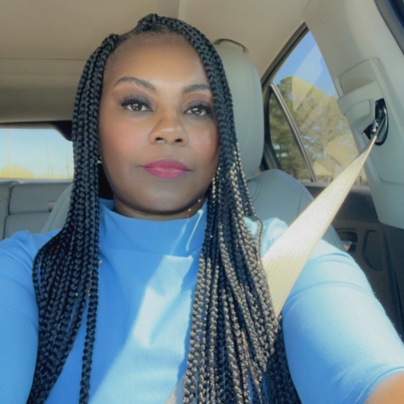 Meet your Posher, Lisa - Picture 3 of 3